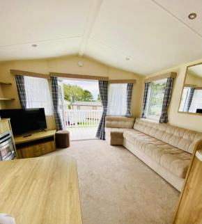 A lovely caravan that truly has it all, perfect for families, couples, or friends in Newquay